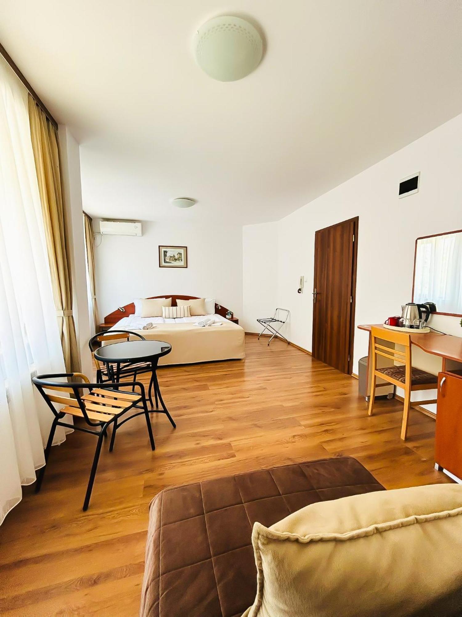 Family Hotel Helios Слънчев бряг Екстериор снимка